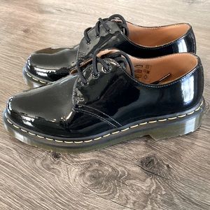 Black patent doc Martens. EUC.